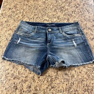 Excellent Maurices Distressed Denim Cutoff Shorts - Medium Blue 15/16